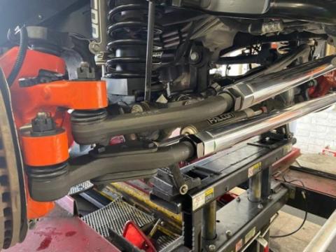 Apex Chassis Heavy Duty 2.5 Ton Tie Rod &amp; Drag Link Assembly in Black Anodized Aluminum Fits: 19-22 Jeep Gladiator JT 18-22 Jeep Wrangler JL/JLU Rubicon Mohave Sahara Sport. Note: This NO-FLIP kit fits a Dana 44 axle with a lift of 4.5 inches or less